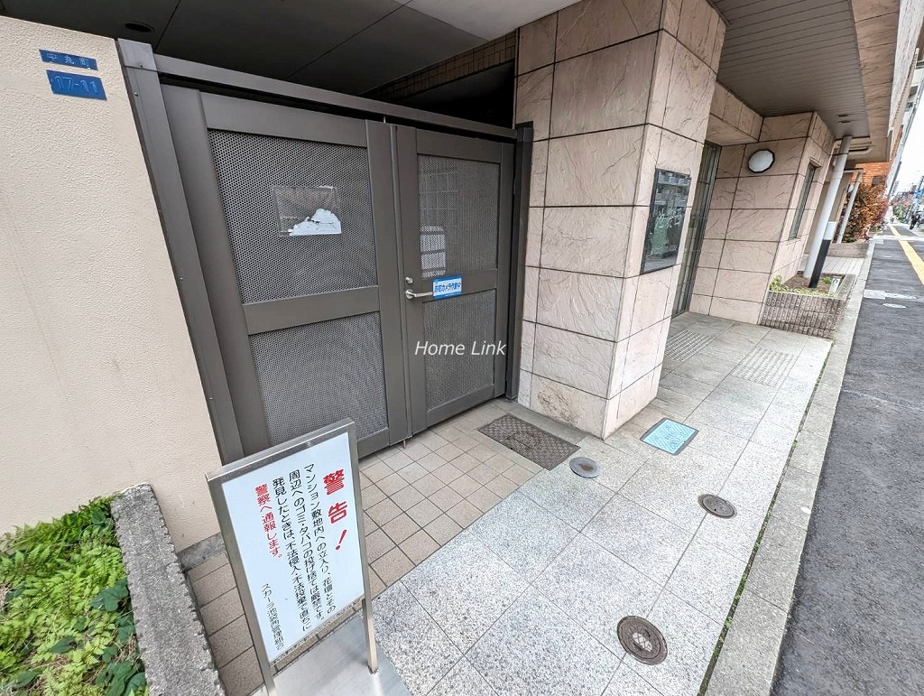 スカーラ池袋西　駐輪場出入口